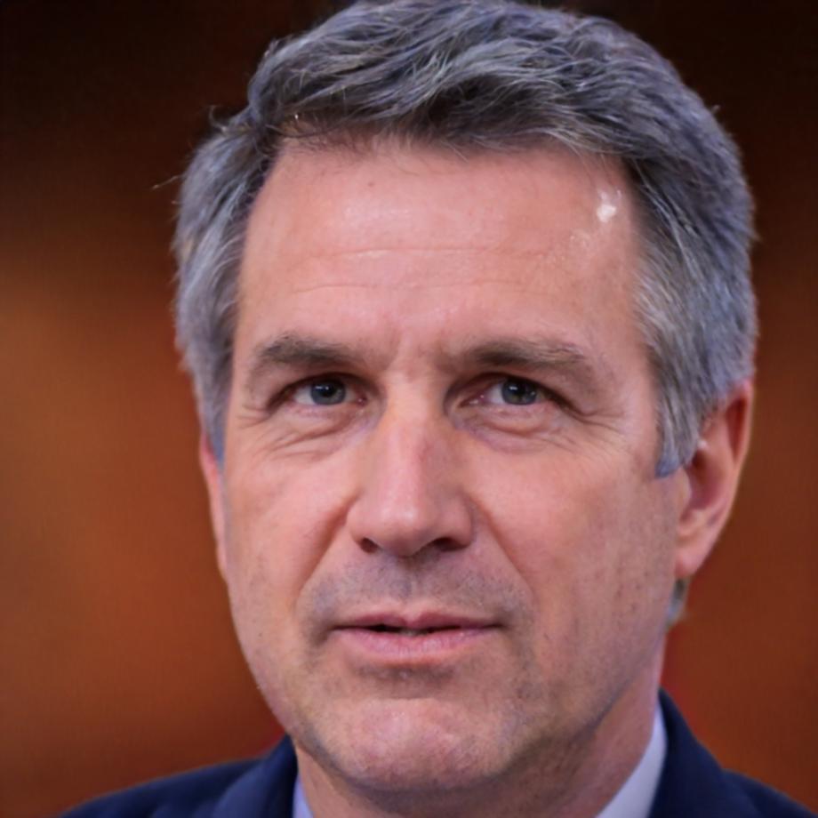 Преподаватель творческого письма Тимур Қасымов